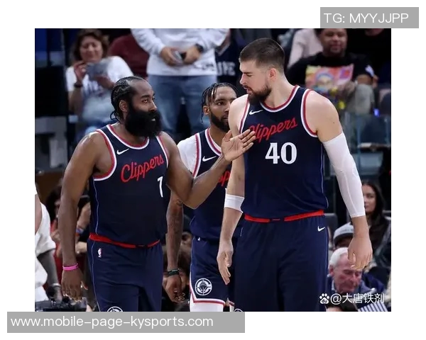 卢指导谈下半场调整为何不再使用小阵容强调祖巴茨首发带来的积极效果