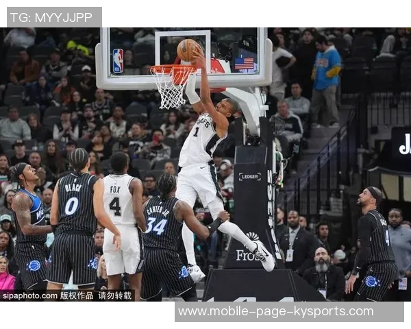 哈克斯空切接球一气呵成单臂隔扣文班亚马震撼全场